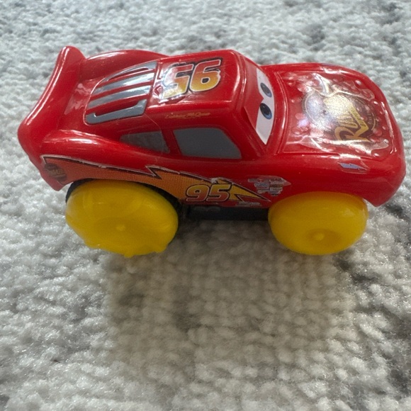 Disney Pixar HYDRO Wheels Lightning McQueen 3” Pull Back Mattel Car - Picture 3 of 6